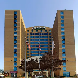 radisson-suite-hotel-toronto-airport.niagara-fallshotels.com/